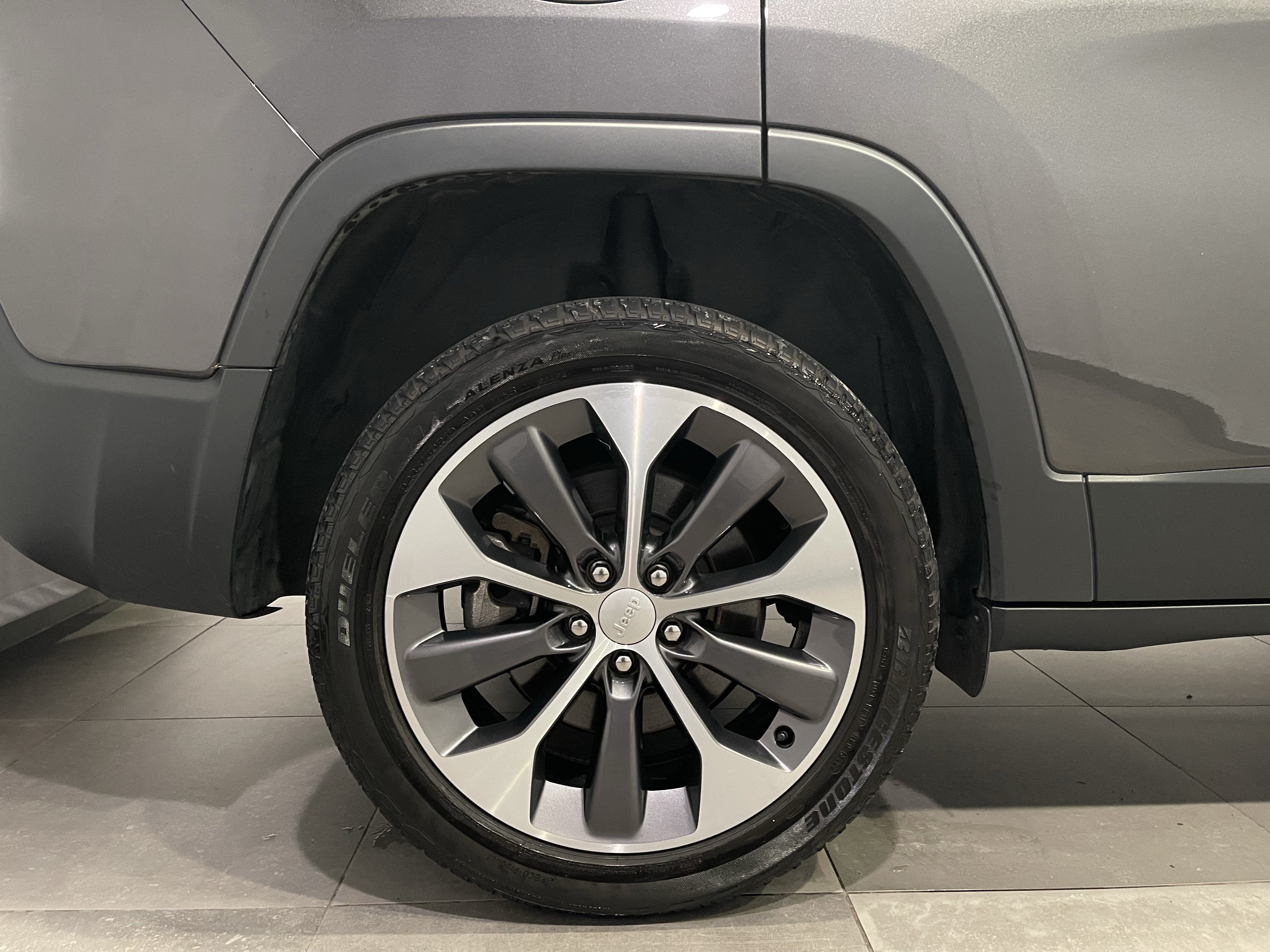 Used 2022 Jeep Cherokee Limited w/ Elite Package AWD/4WD image 9