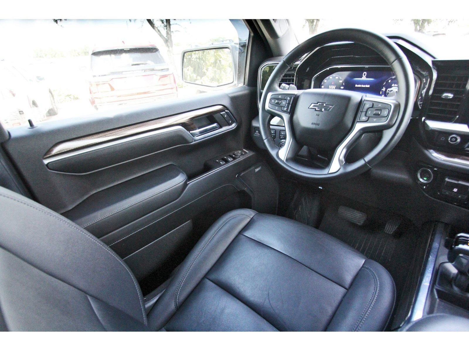 Used 2023 Chevrolet Silverado 1500 LT Trail Boss w/ LT Trail Boss Premium Package AWD/4WD image 8