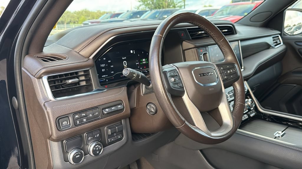 Used 2022 GMC Yukon XL Denali w/ Denali Premium Package RWD image 17
