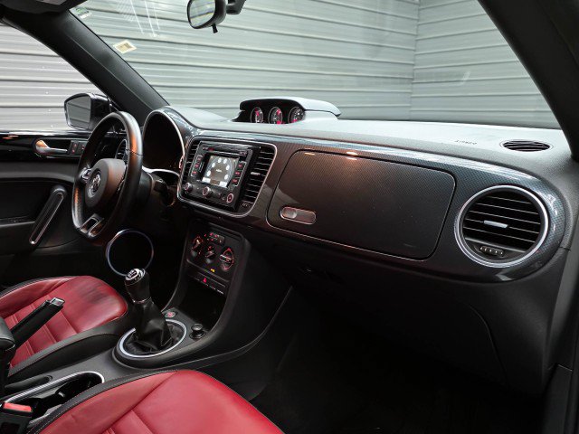 Used 2013 Volkswagen Beetle 2.0T FWD image 13