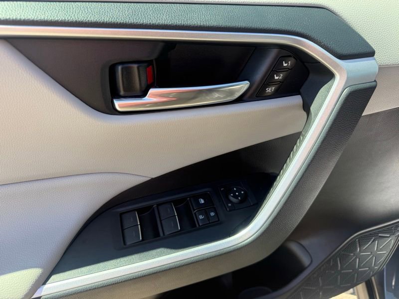 Used 2023 Toyota RAV4 XLE Premium AWD/4WD image 17