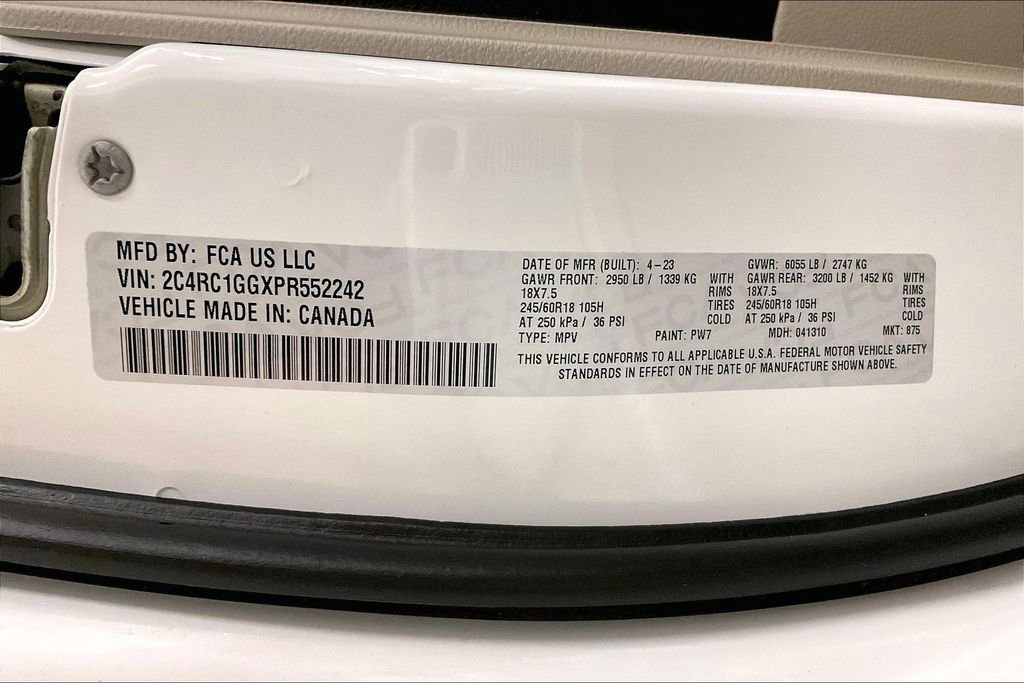 Used 2023 Chrysler Pacifica Limited FWD image 36