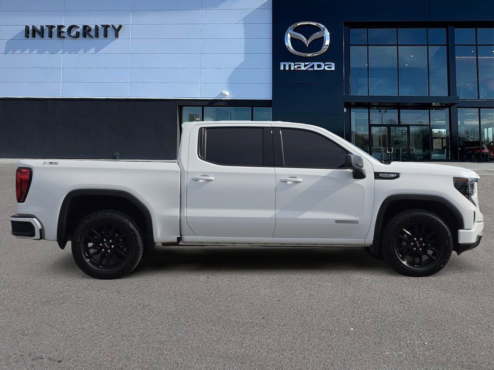 Used 2024 GMC Sierra 1500 Elevation AWD/4WD image 3