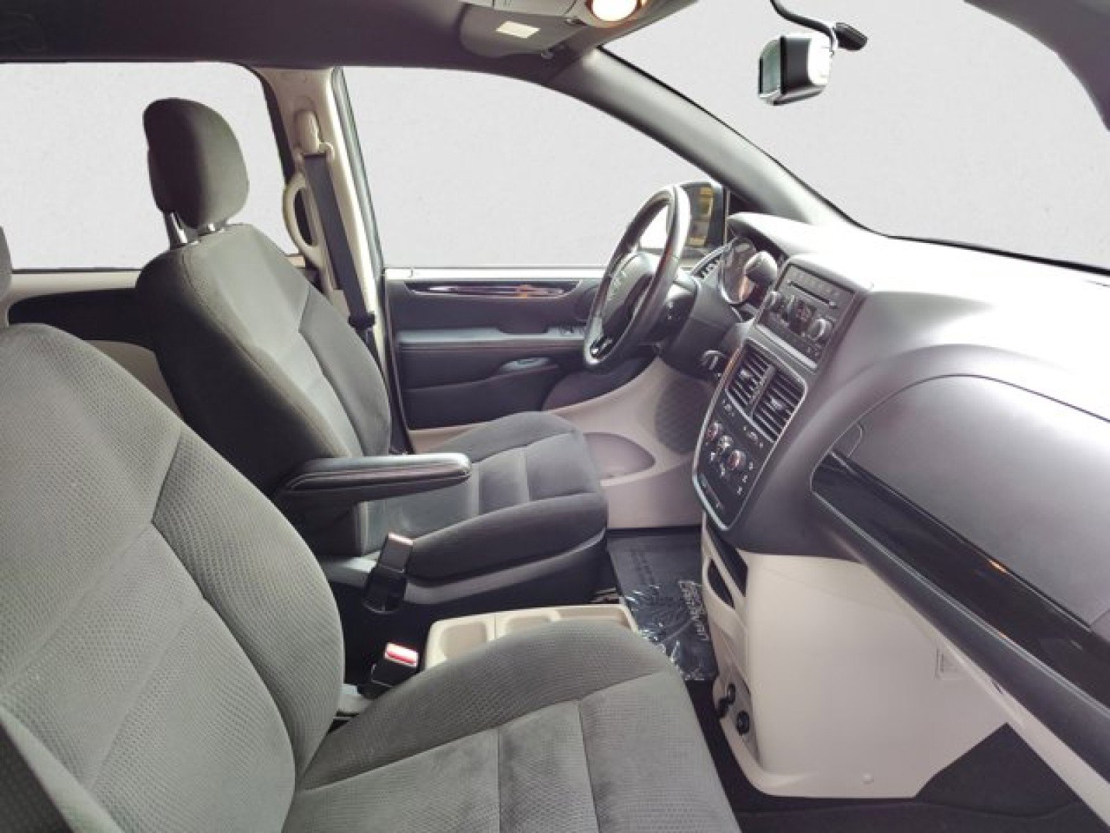 Used 2016 Dodge Grand Caravan SE FWD image 18