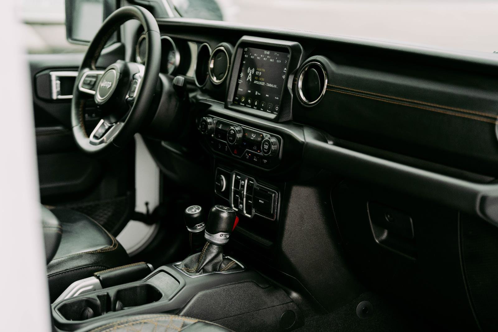 Used 2021 Jeep Gladiator Overland image 15