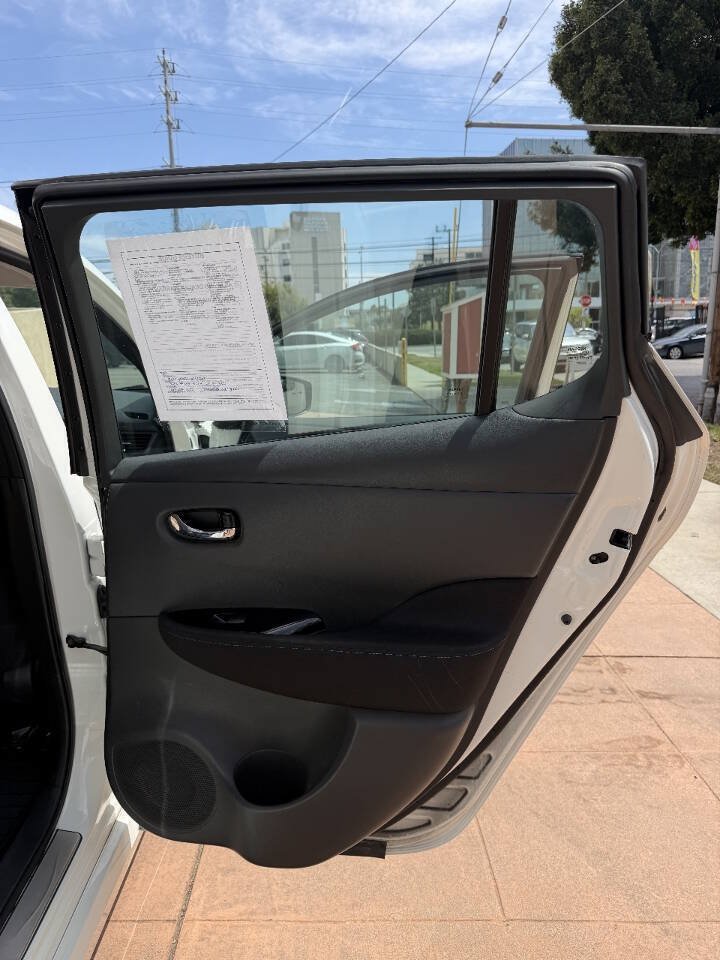 Used 2018 Nissan Leaf SV w/ SV All Weather Package FWD image 25