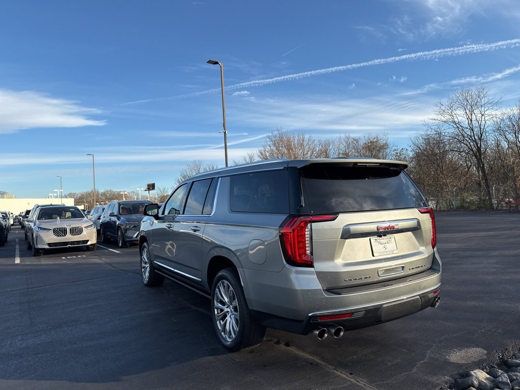 Used 2023 GMC Yukon XL Denali image 3
