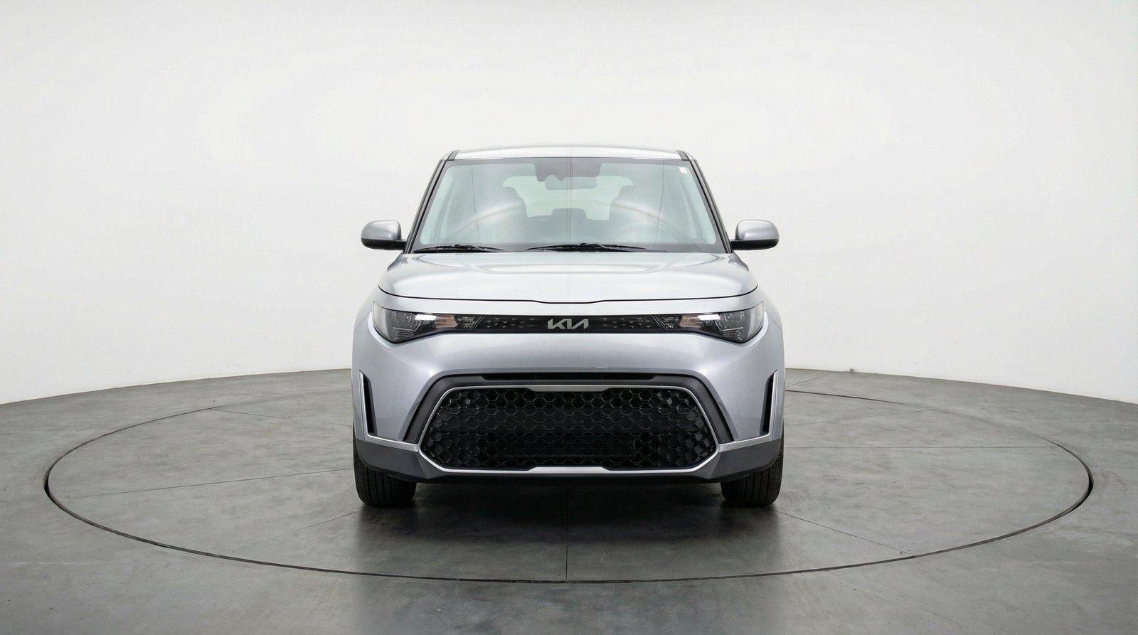 Used 2025 Kia Soul LX w/ LX Technology Package FWD image 2