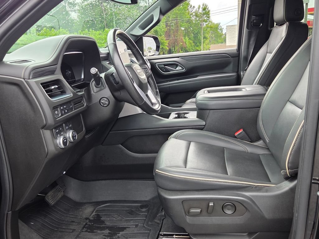 Used 2022 GMC Yukon XL SLT w/ SLT Premium Package AWD/4WD image 3
