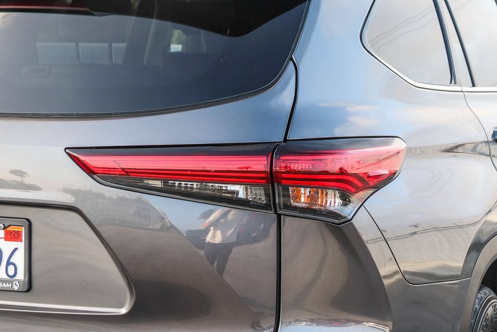 Used 2022 Toyota Highlander XLE FWD image 10