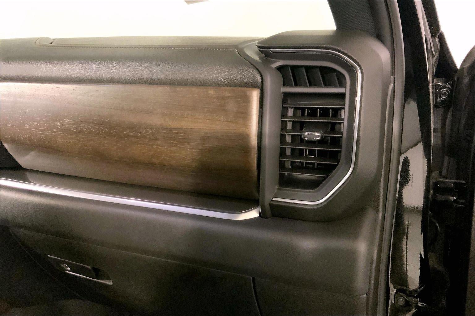 Used 2025 Chevrolet Silverado 1500 High Country w/ High Country Premium Package AWD/4WD image 16