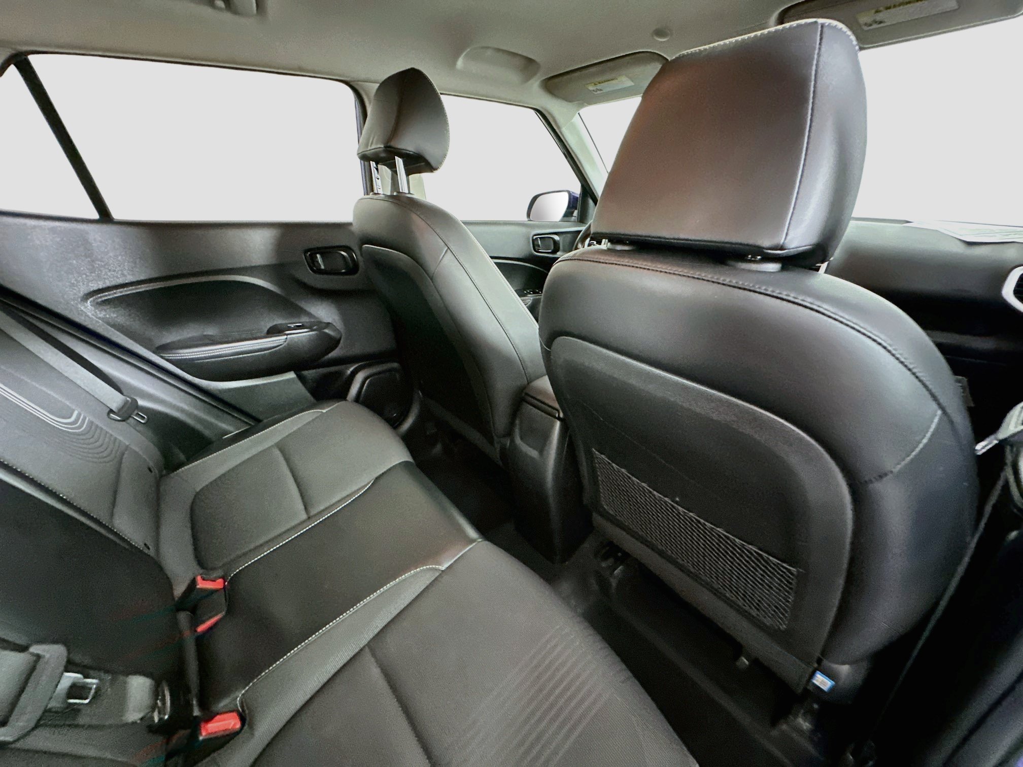 Used 2022 Hyundai Venue Limited FWD image 26