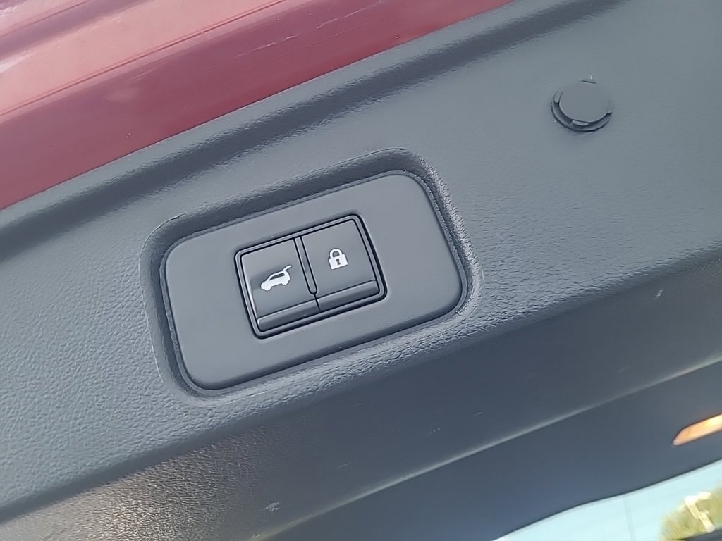 Used 2023 Nissan Pathfinder SV AWD/4WD image 21
