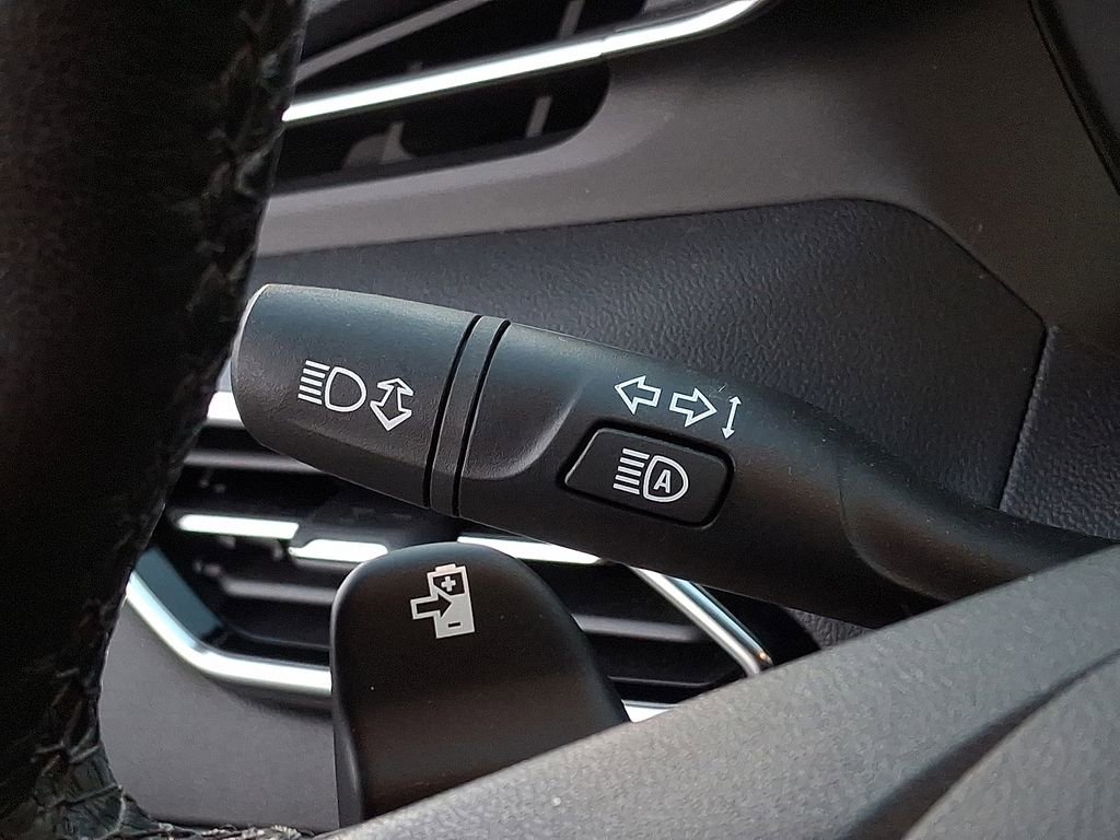 Certified 2023 Chevrolet Bolt EUV LT w/ Comfort Package image 24