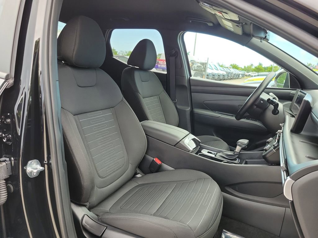 Used 2025 Hyundai Santa Cruz SE FWD image 29