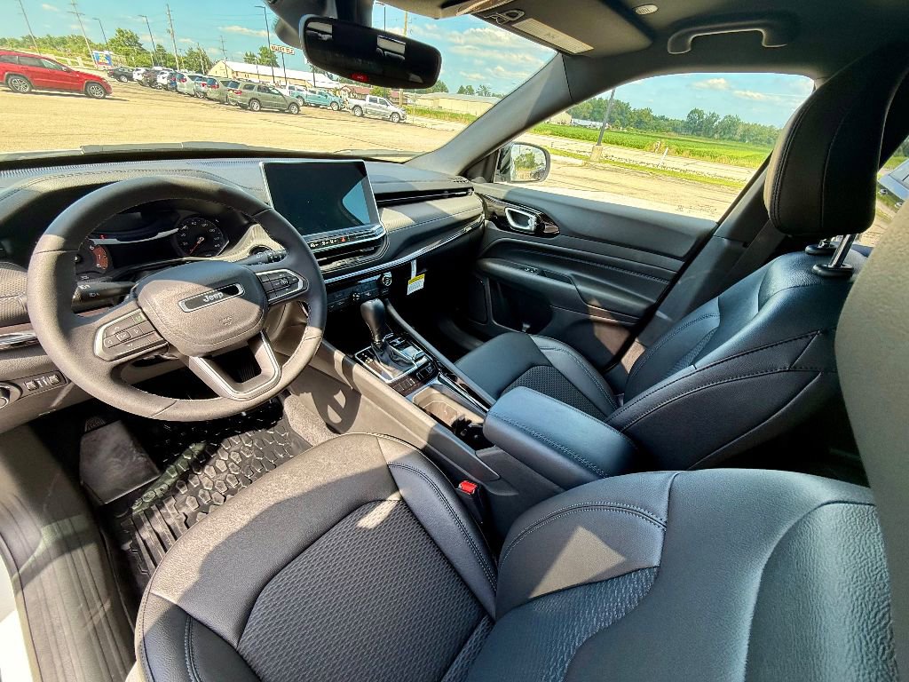 New 2025 Jeep Compass Latitude w/ Altitude Special Edition image 12