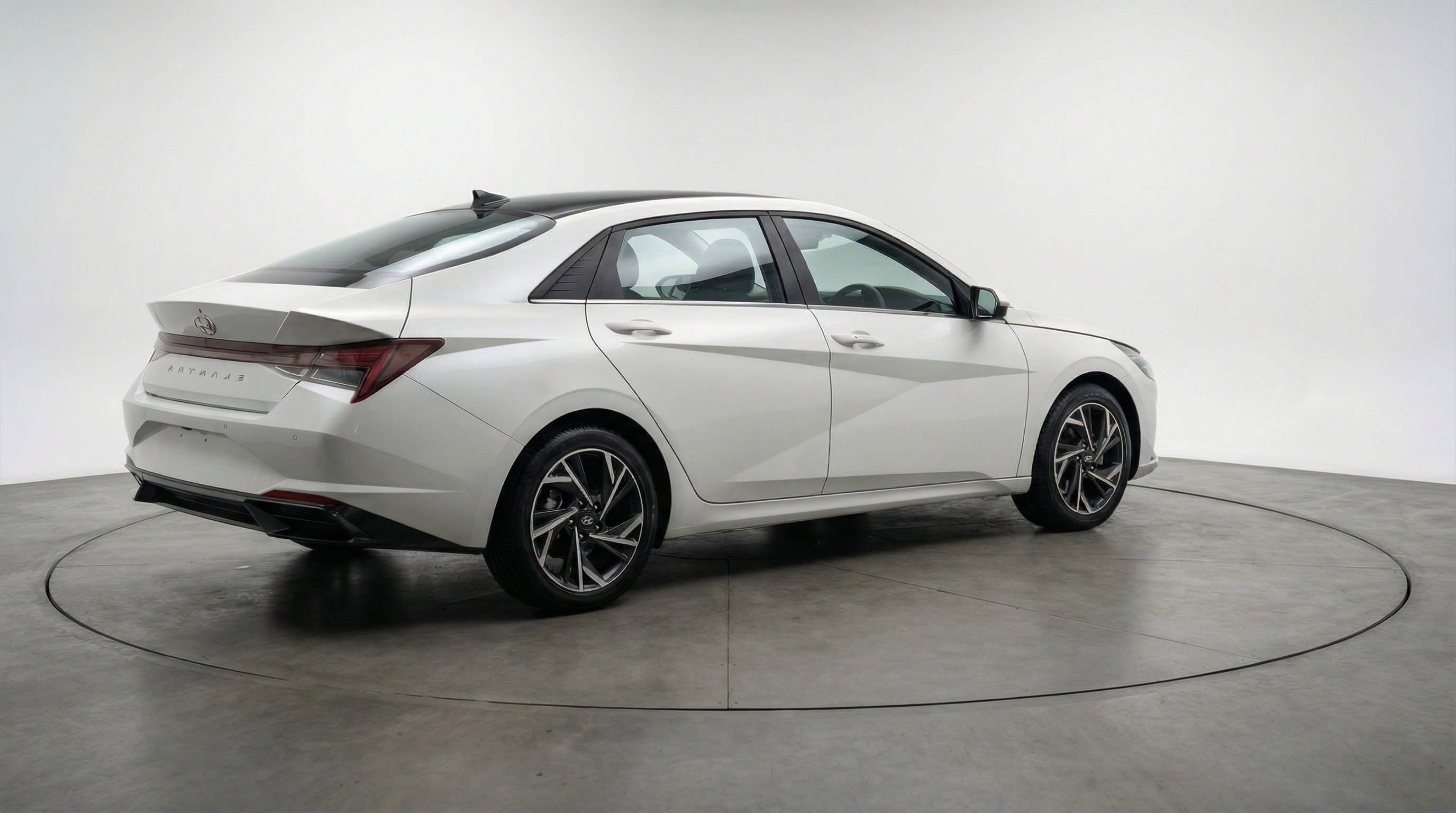 Used 2025 Hyundai Elantra SEL FWD image 9