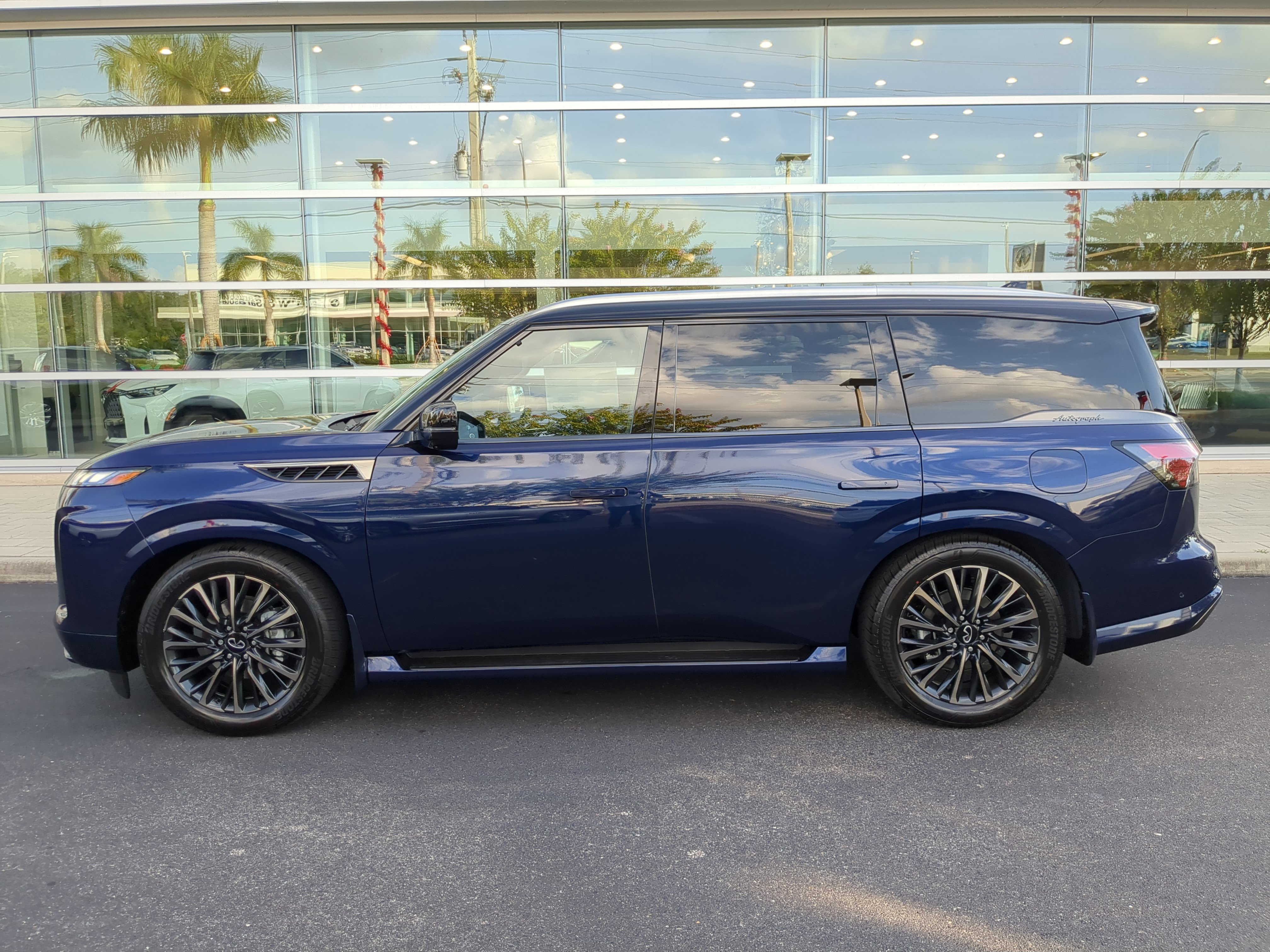 New 2026 INFINITI QX80 Autograph w/ Premium Cargo Package image 7