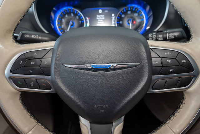 Used 2019 Chrysler Pacifica Limited FWD image 12