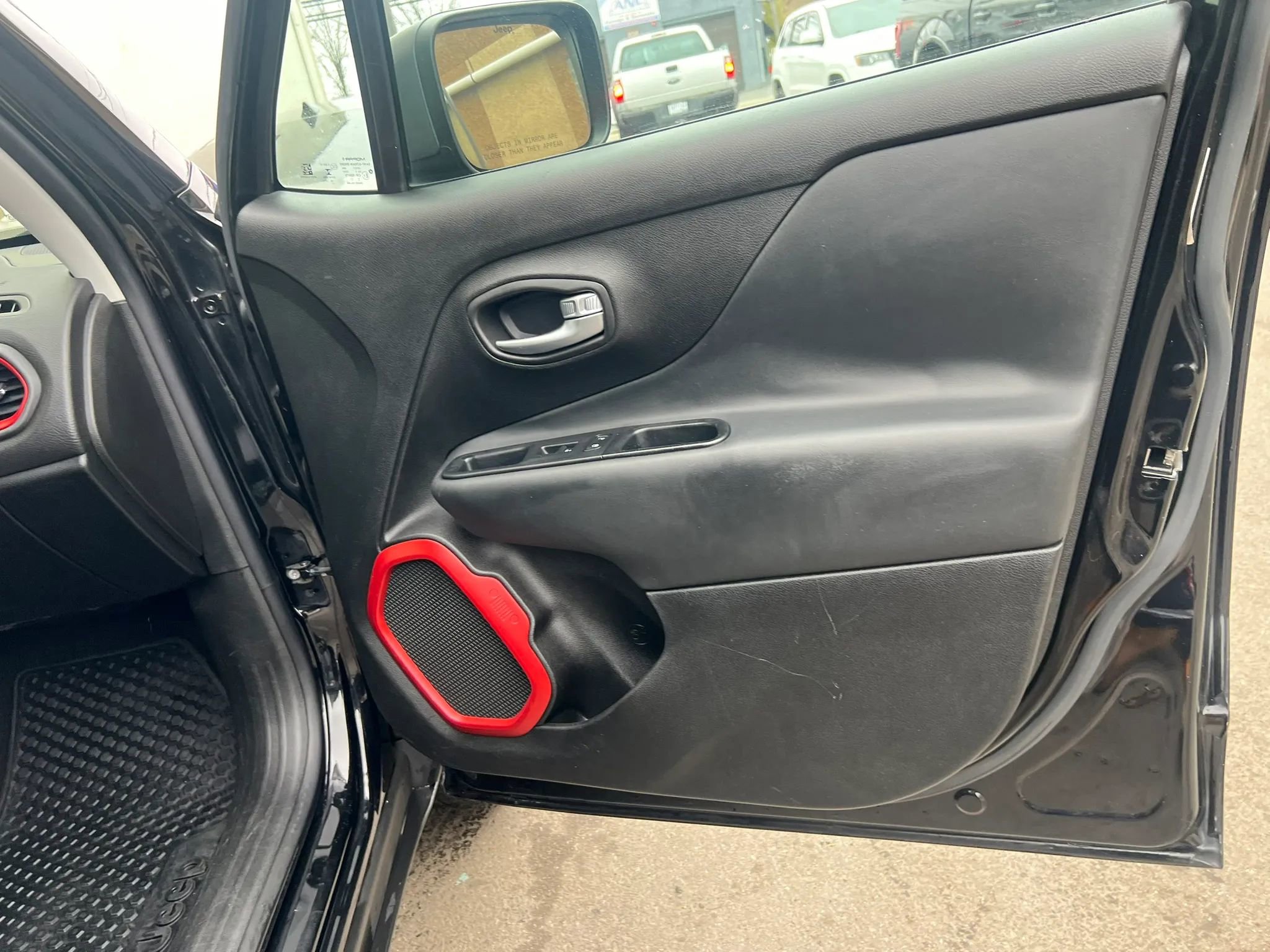 Used 2017 Jeep Renegade Trailhawk image 28