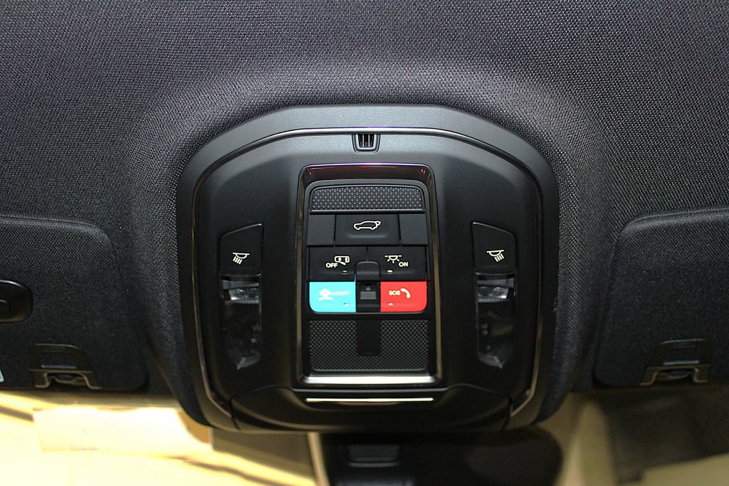 New 2027 Jeep Grand Cherokee Limited w/ MOPAR Finishing Package AWD/4WD image 24