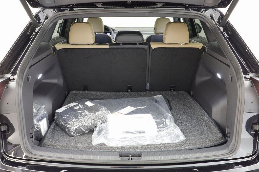 New 2026 Volkswagen Atlas Cross Sport SE image 16