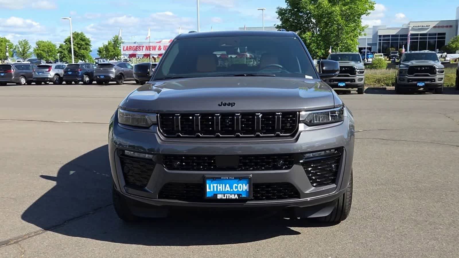 New 2026 Jeep Grand Cherokee Summit AWD/4WD image 3