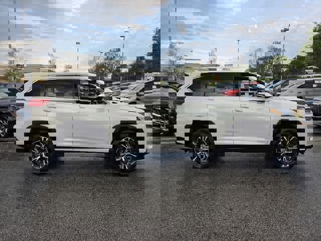 Used 2019 Toyota Highlander Plus image 9