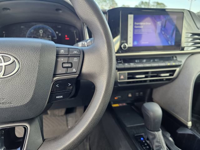 Used 2025 Toyota Camry LE w/ Convenience Package image 24