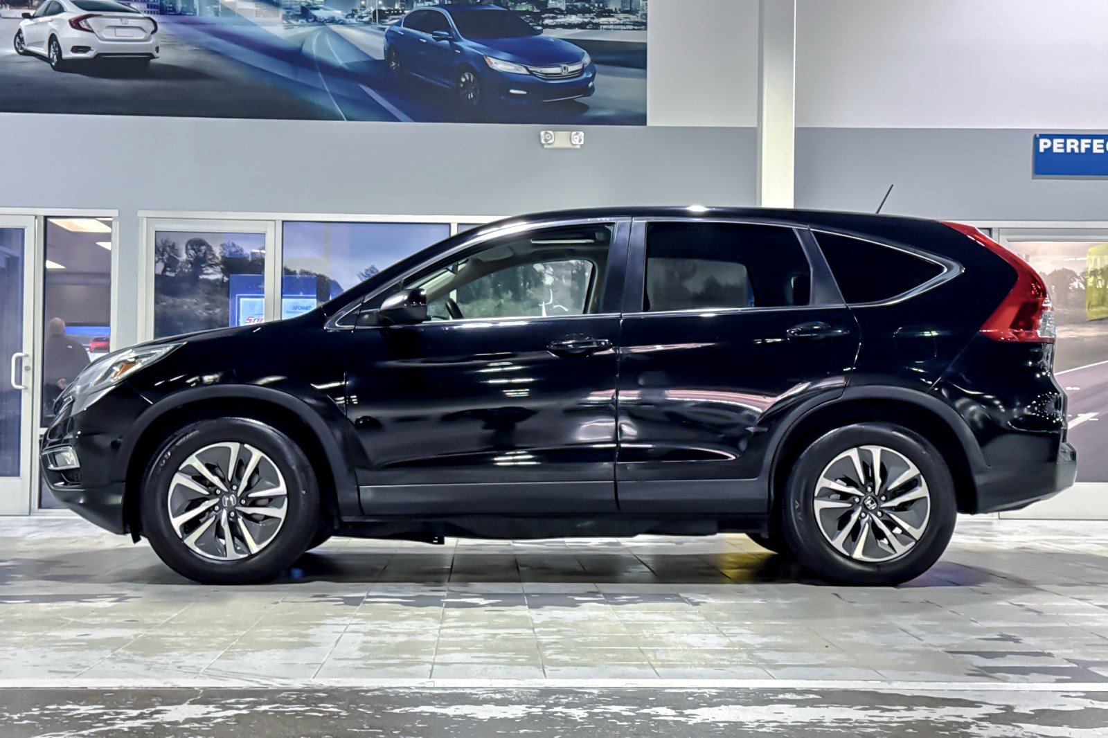 Used 2016 Honda CR-V EX image 2