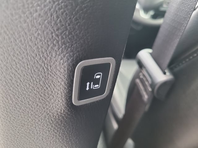 Used 2025 Chrysler Pacifica Select FWD image 14