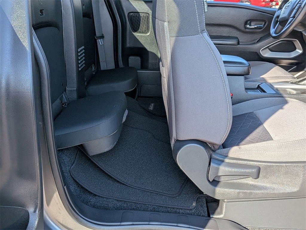 Used 2025 Nissan Frontier SV image 19