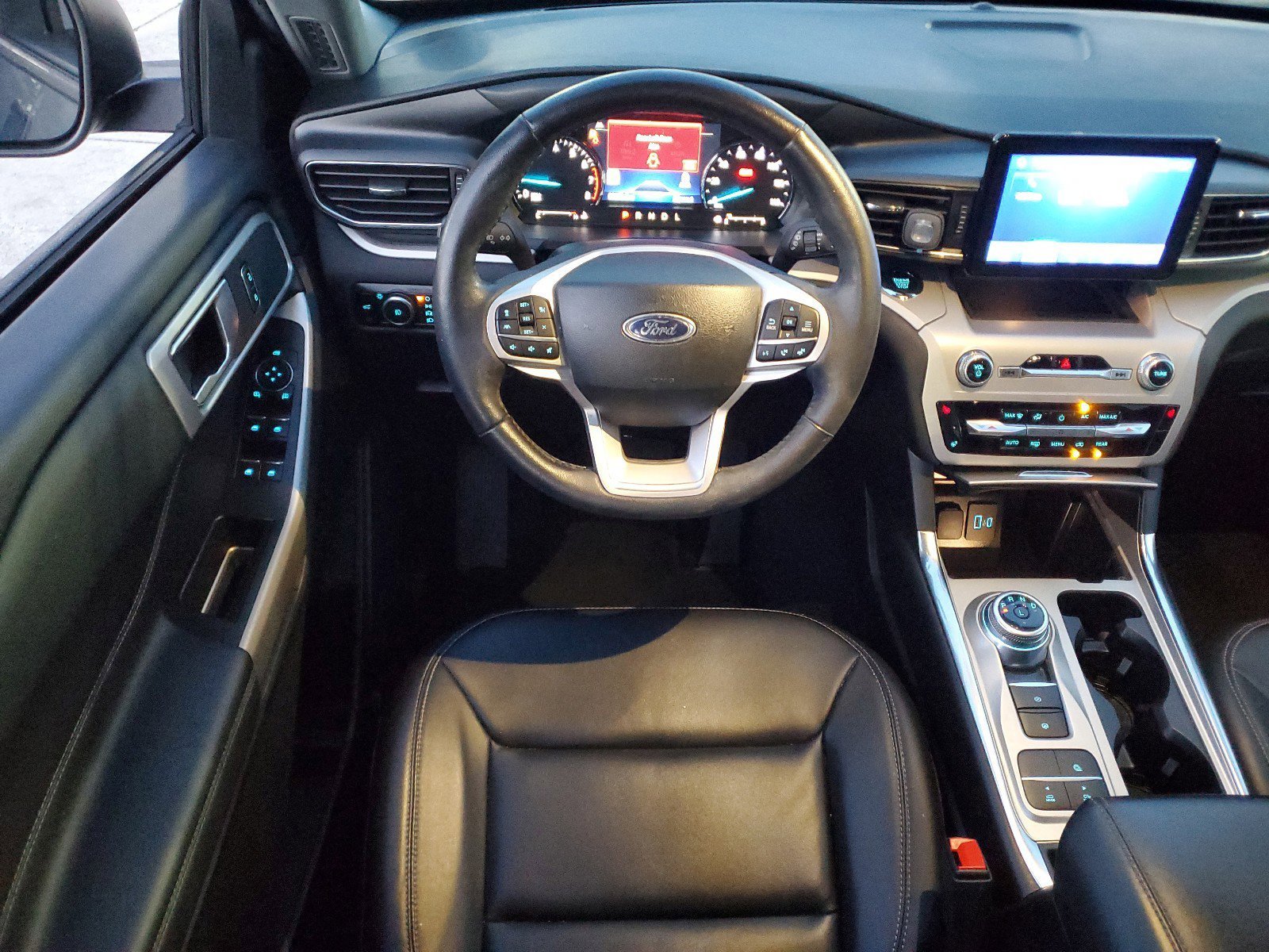 Used 2023 Ford Explorer XLT w/ Equipment Group 202A image 11