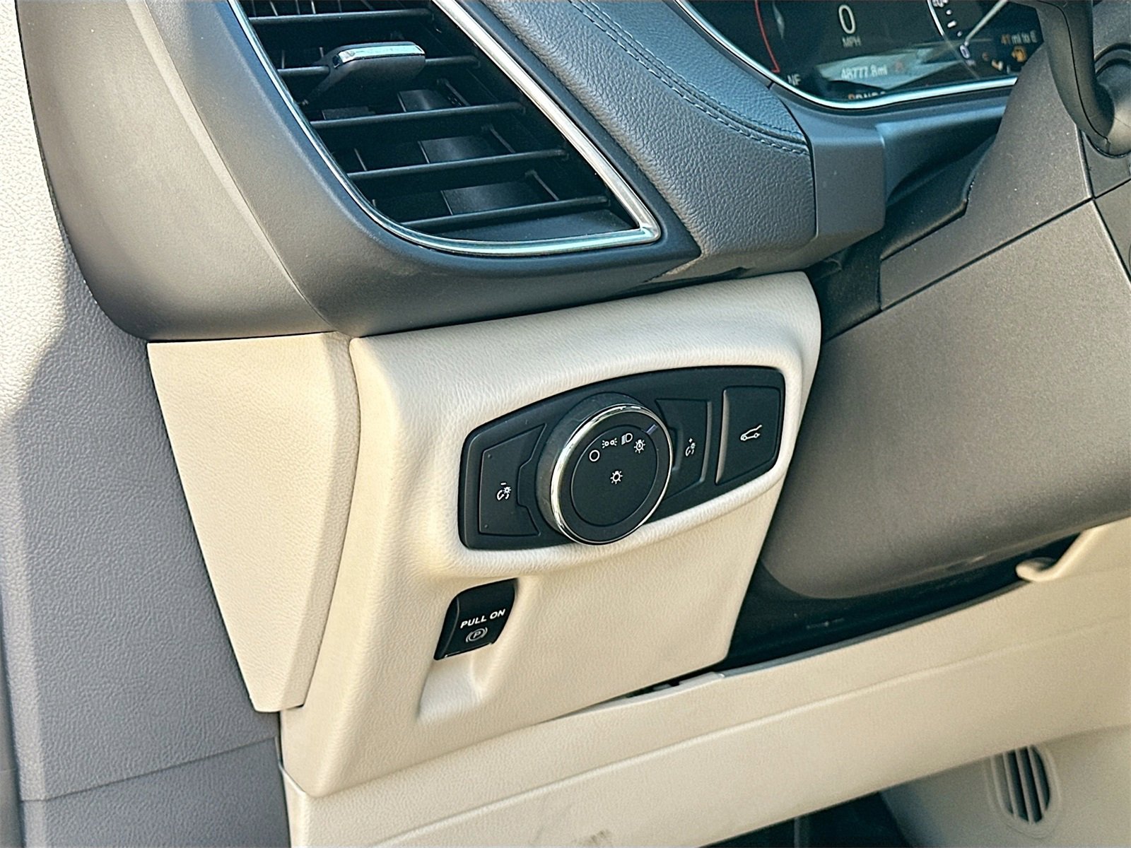 Used 2018 Lincoln MKX Reserve w/ Lincoln MKX Climate Package image 10