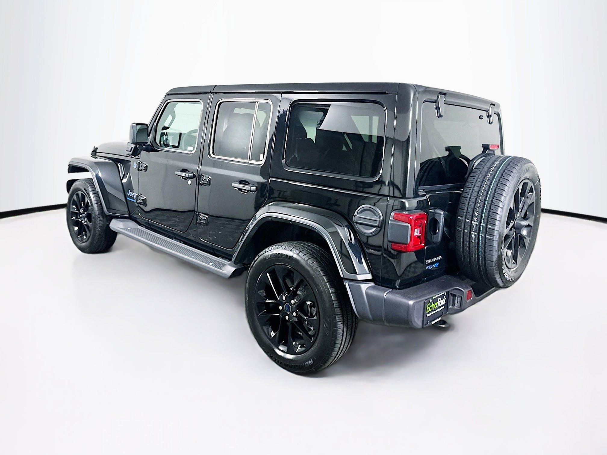 Used 2025 Jeep Wrangler Sahara image 5
