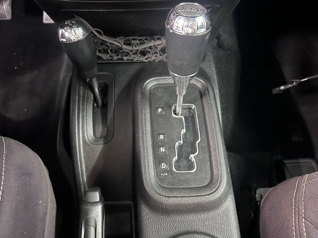 Used 2013 Jeep Wrangler Rubicon w/ PWR Convenience Group AWD/4WD image 12