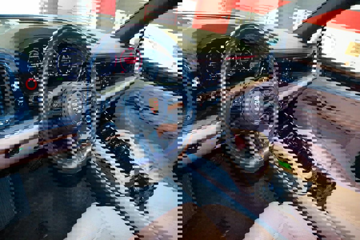 Used 2024 Porsche Cayenne AWD/4WD image 13