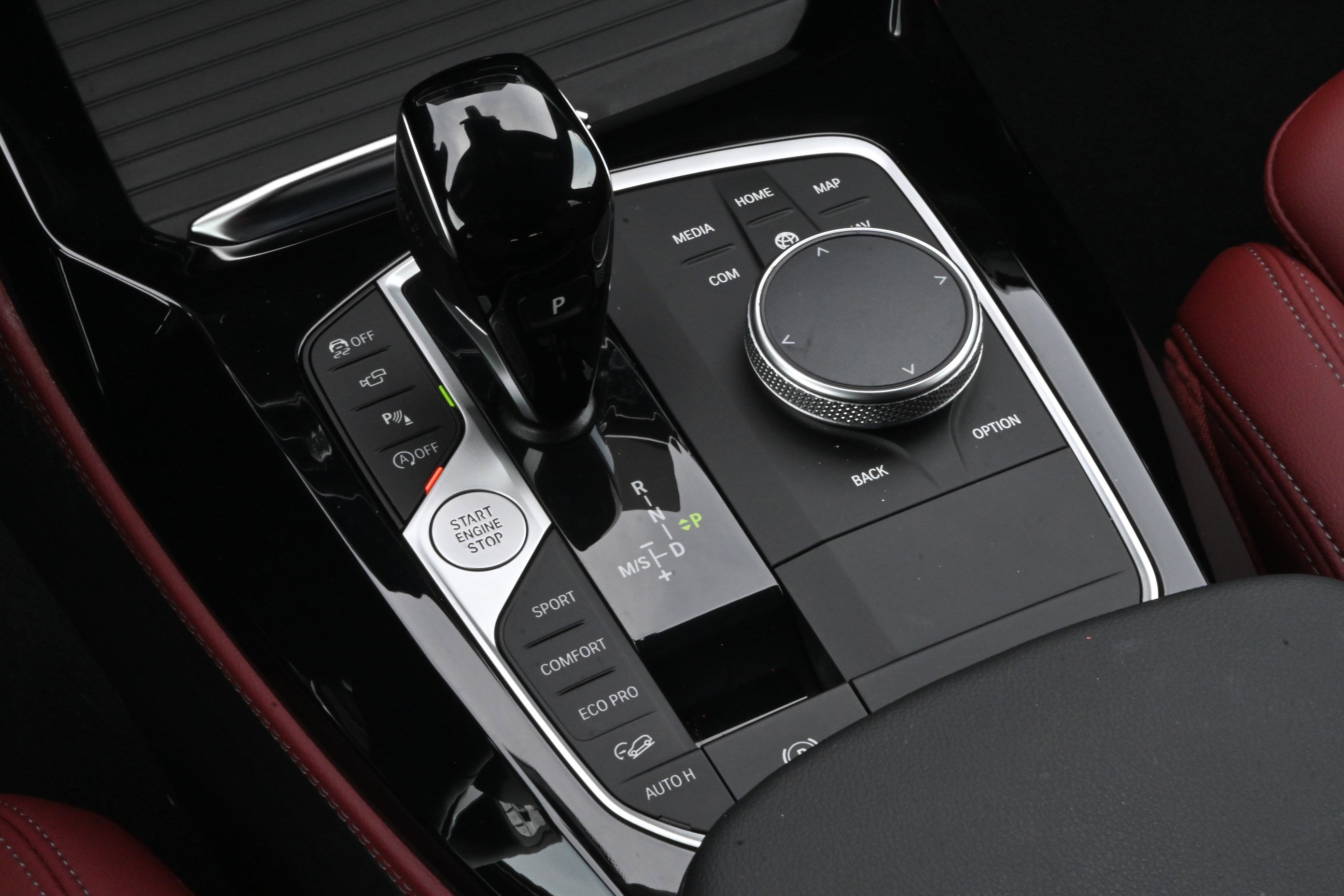 Certified 2025 BMW X4 xDrive30i w/ Premium Package image 35