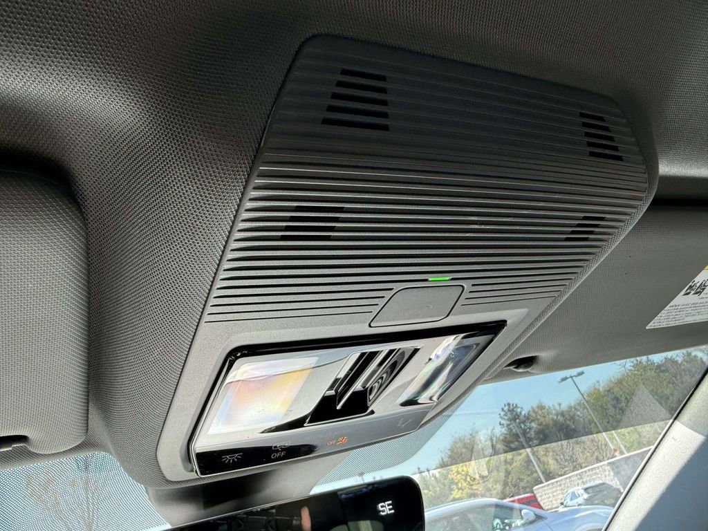 Used 2024 Audi Q4 e-tron Prestige image 23