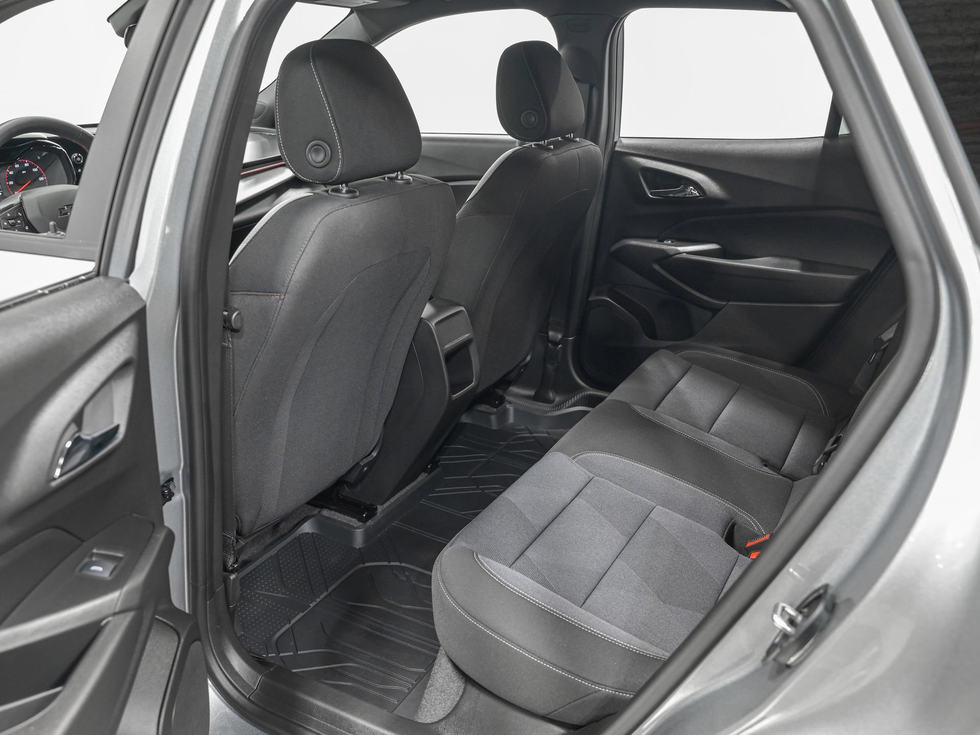 Used 2025 Chevrolet Trax RS FWD image 25
