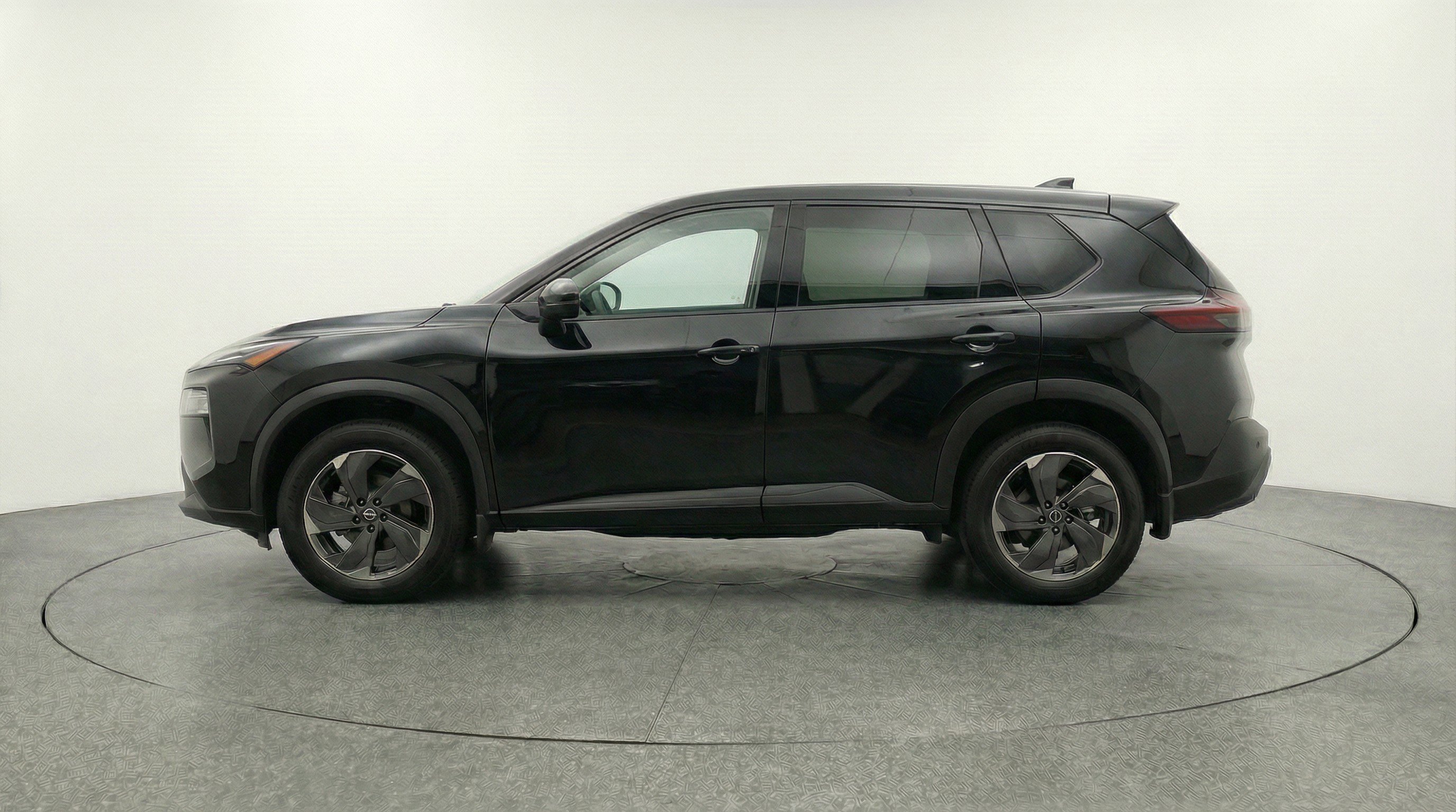 Used 2025 Nissan Rogue SV image 5