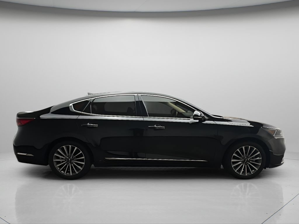 Used 2017 Kia Cadenza Premium FWD image 7