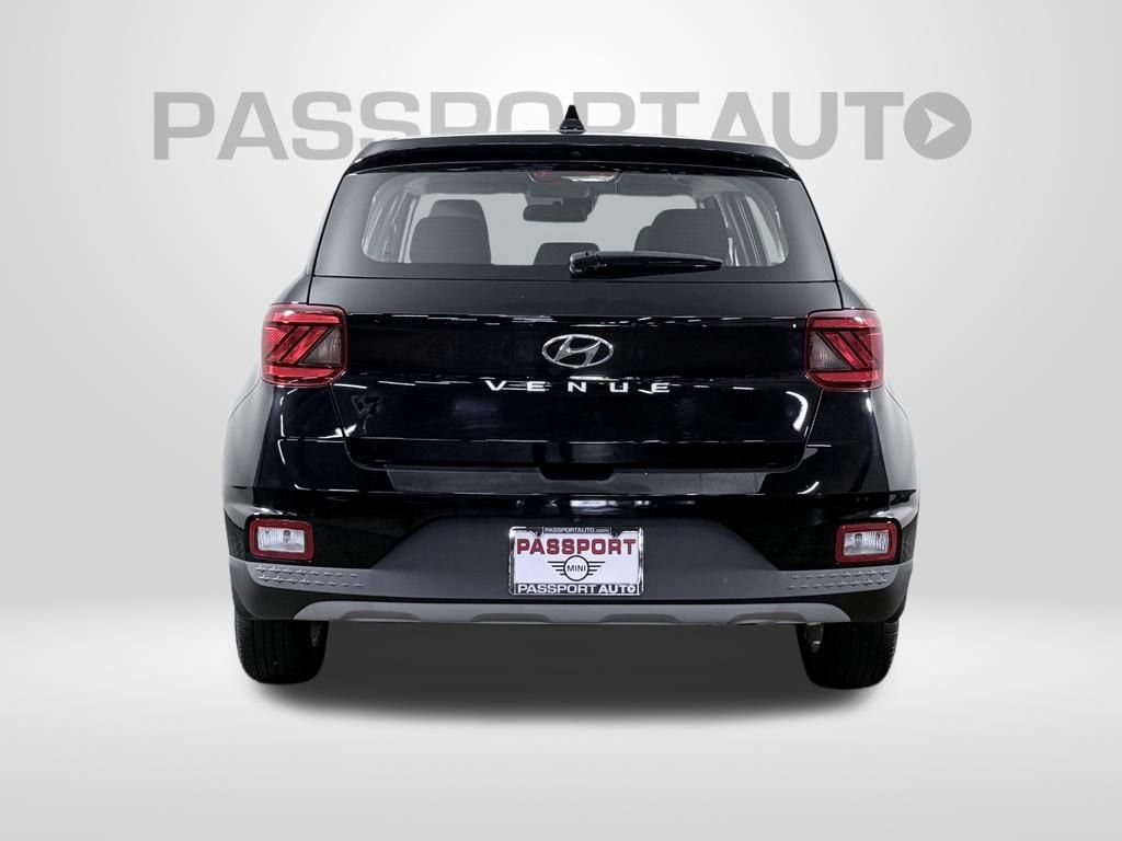 Used 2022 Hyundai Venue SE FWD image 6