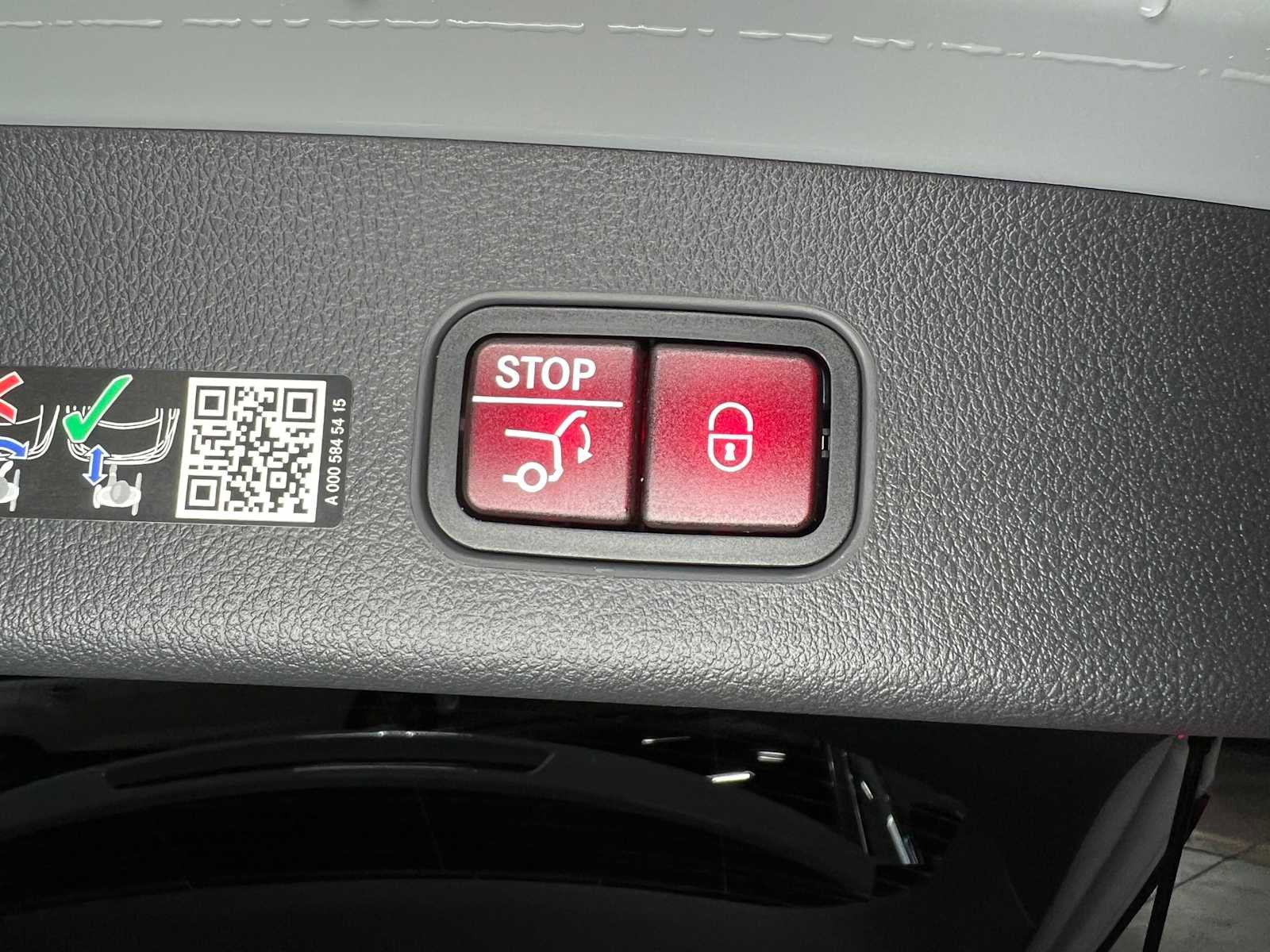 New 2025 Mercedes-Benz GLC 300 4MATIC image 16