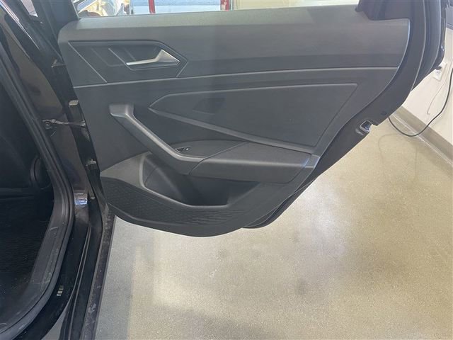 Used 2023 Volkswagen Jetta SE image 23