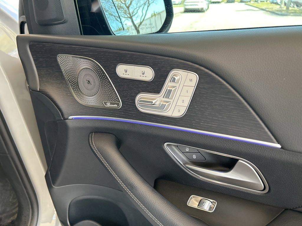 Used 2025 Mercedes-Benz GLS 450 4MATIC w/ AMG Line Exterior image 23