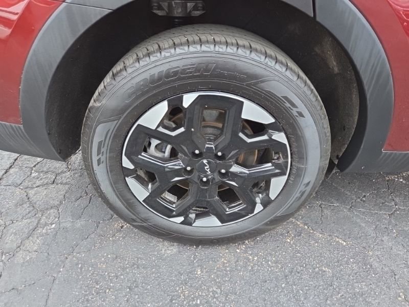 Used 2025 Kia Sorento S image 9