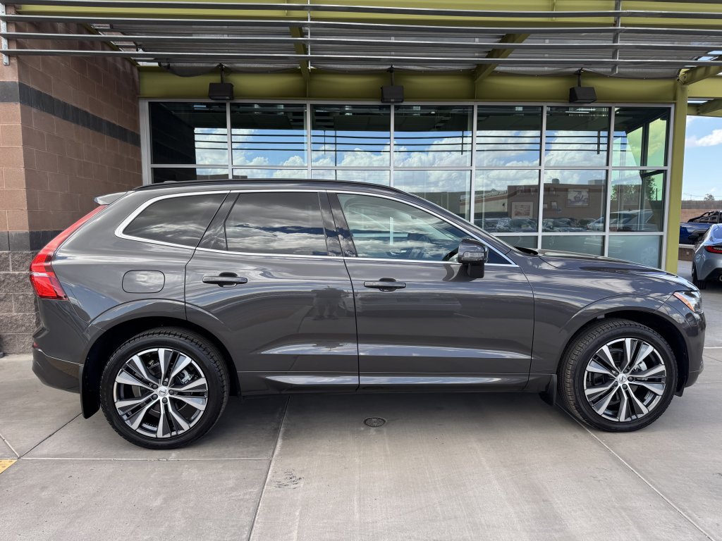 Used 2022 Volvo XC60 B5 Momentum FWD image 9