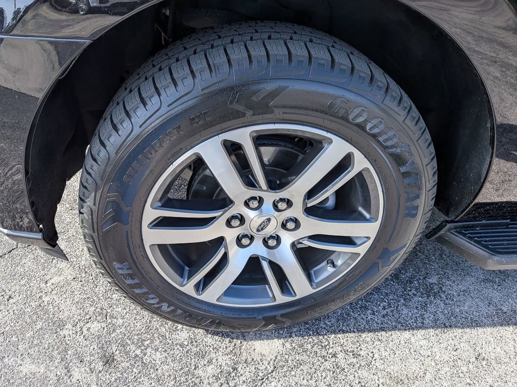 Used 2024 Ford Expedition Limited image 8