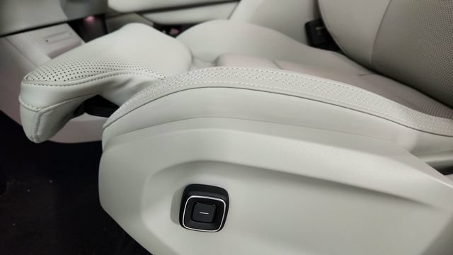 New 2026 Volvo EX90 Plus AWD/4WD image 14